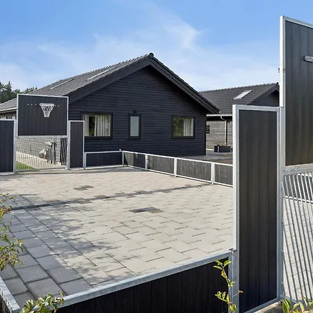 Feriehus Stunning In With Sauna *